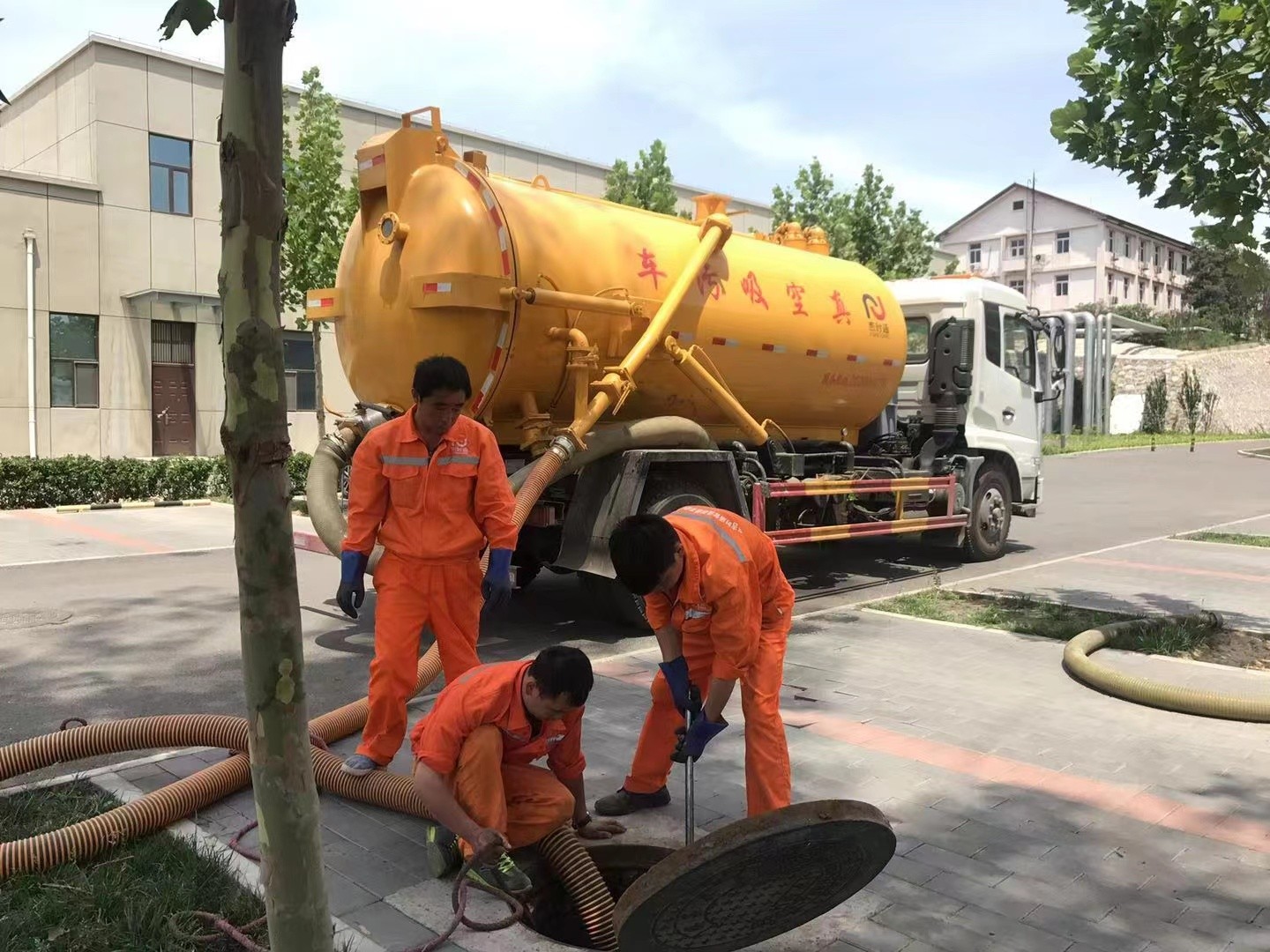 石台化粪池清理与5-8吨吸粪车施工效率分析